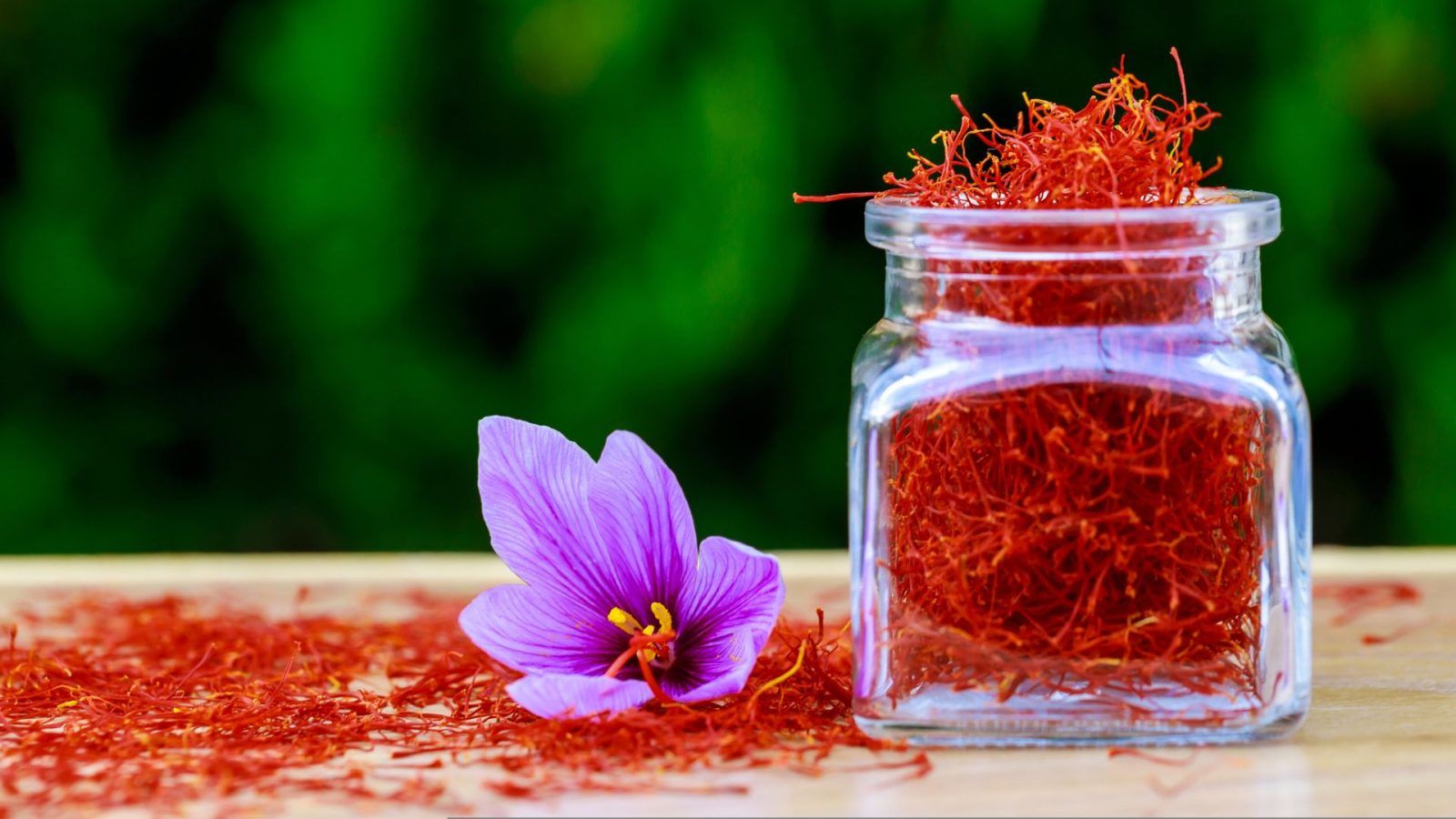 How the Powerful Ayurvedic Spice Saffron Benefits Your Skin